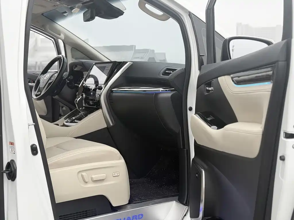 Toyota Alphard 2023 — фото 7