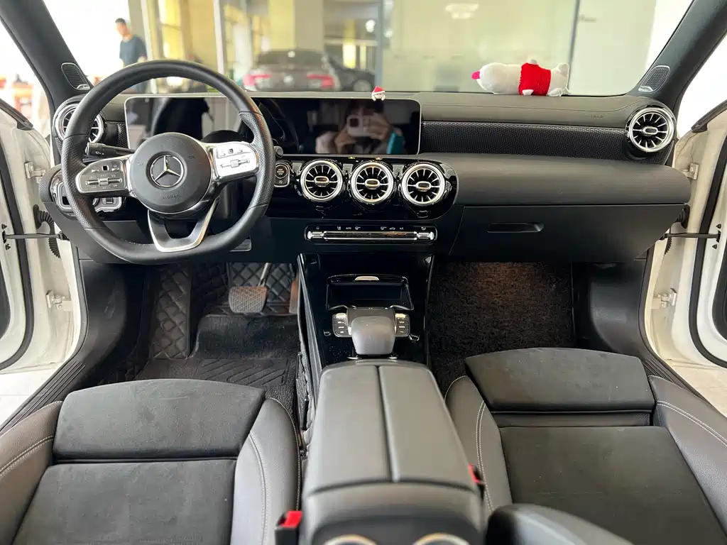 Mercedes-Benz A-Class 2019 — фото 7