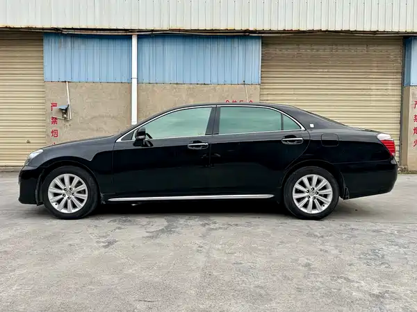 Toyota Crown 2012