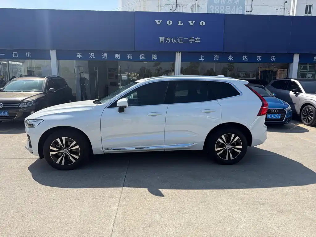 Volvo XC60 2023 — фото 4
