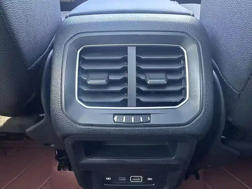 Volkswagen Tiguan L 2023 — фото 20