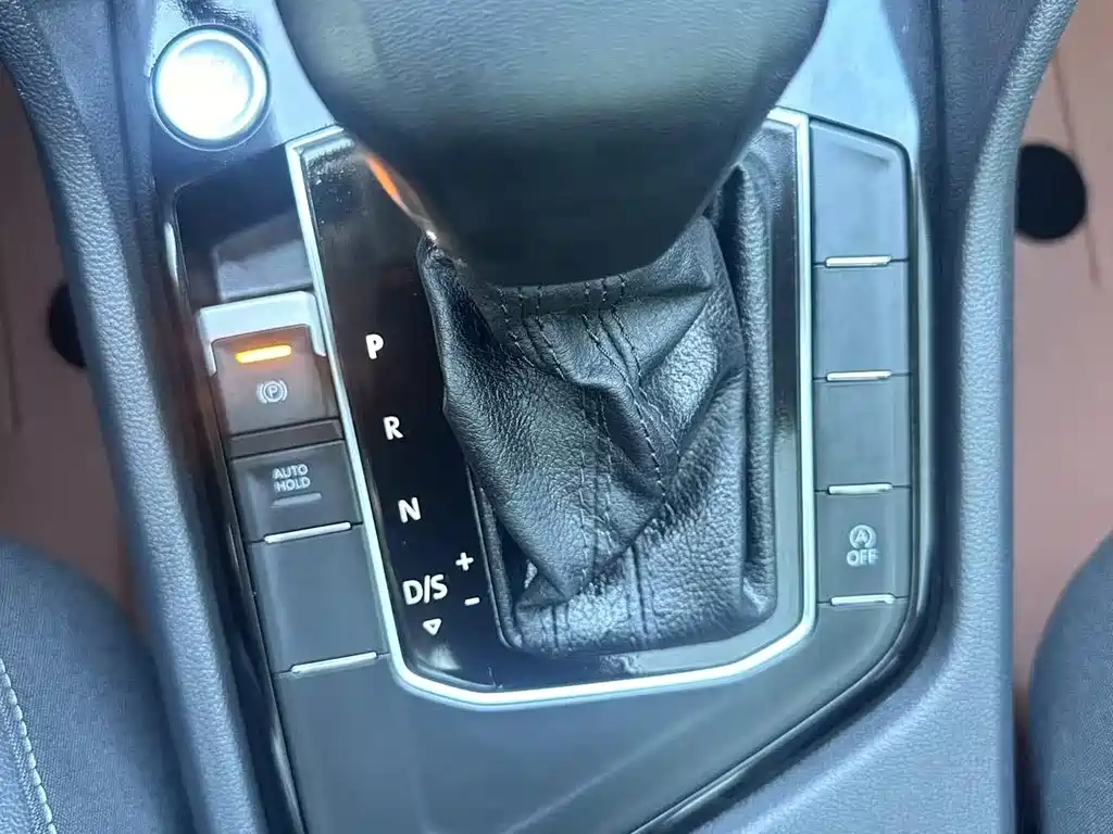 Volkswagen Tiguan L 2023 — фото 17