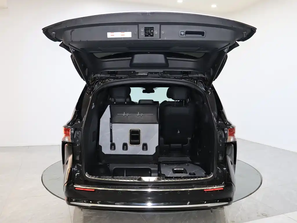 Toyota Sienna 2023 — фото 16