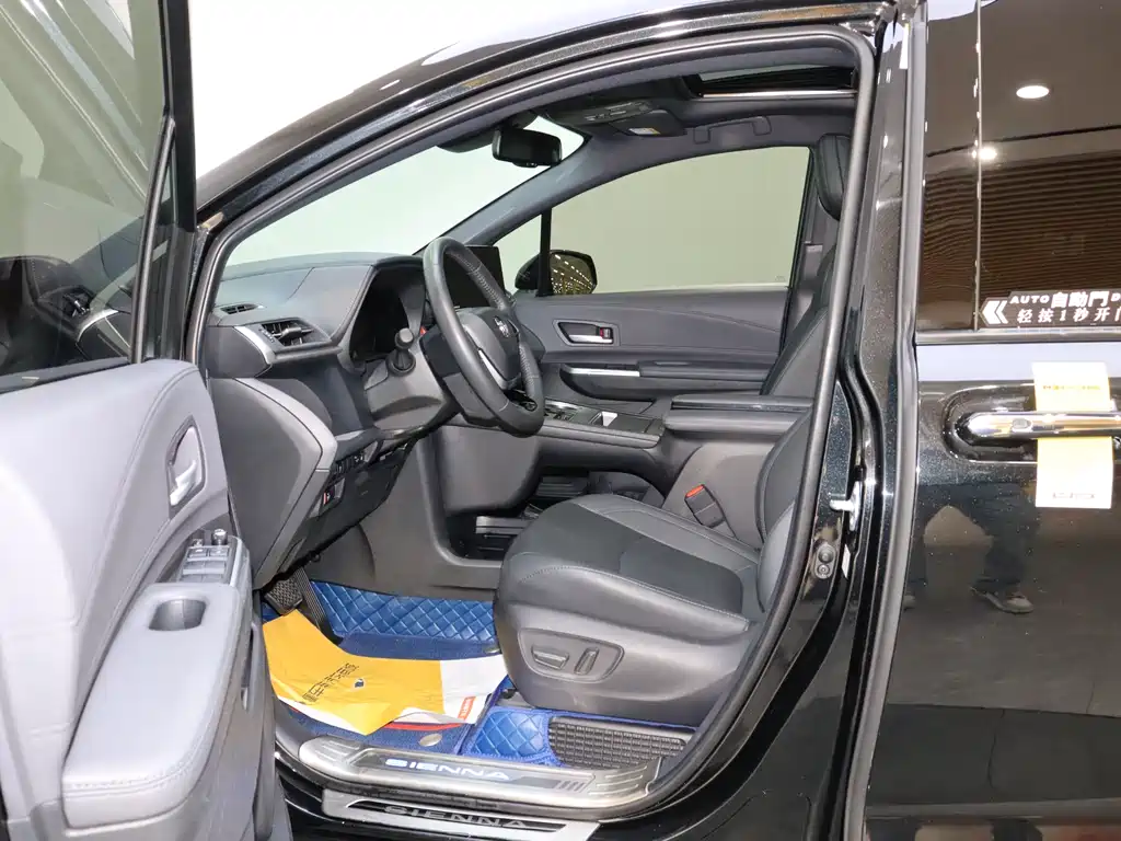 Toyota Sienna 2023 — фото 14