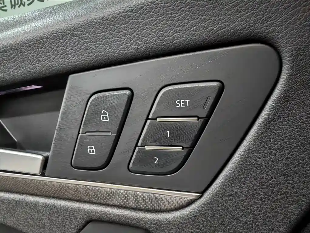 Audi Q5L 2023 — фото 12