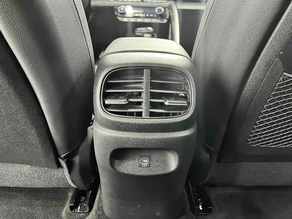Hyundai Elantra 2023 — фото 15