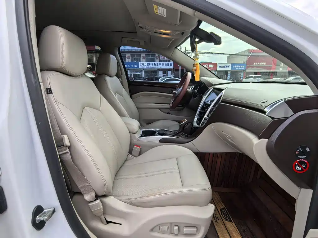 Cadillac SRX 2016 — фото 13