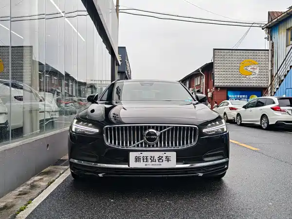 Volvo S90 2025