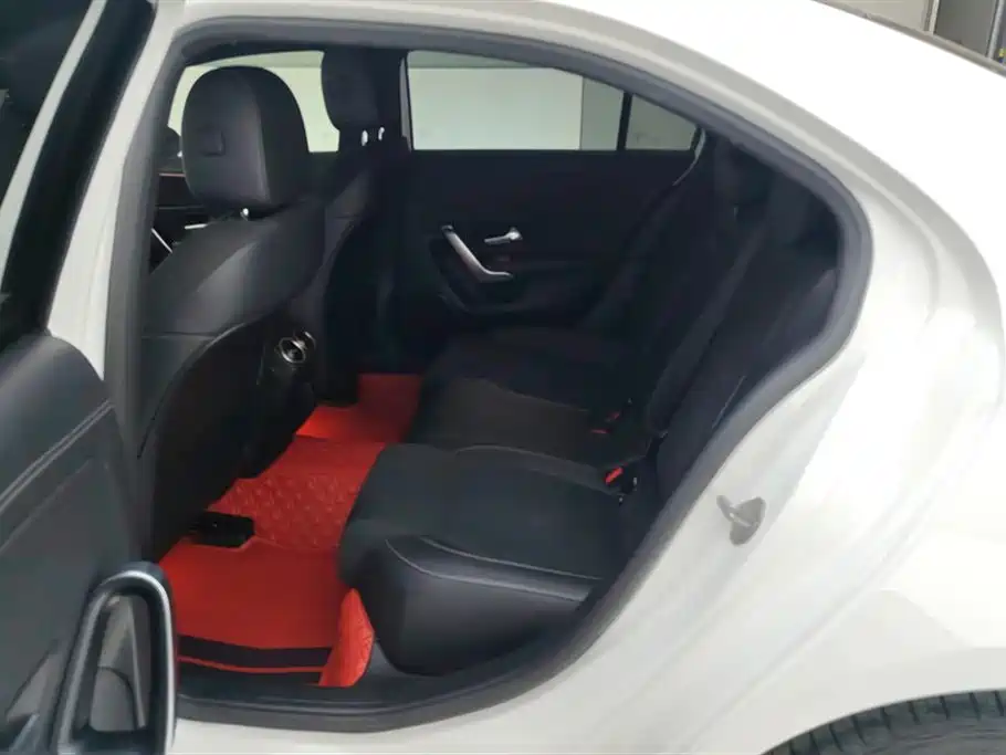 Mercedes-Benz A-Class 2020 — фото 11