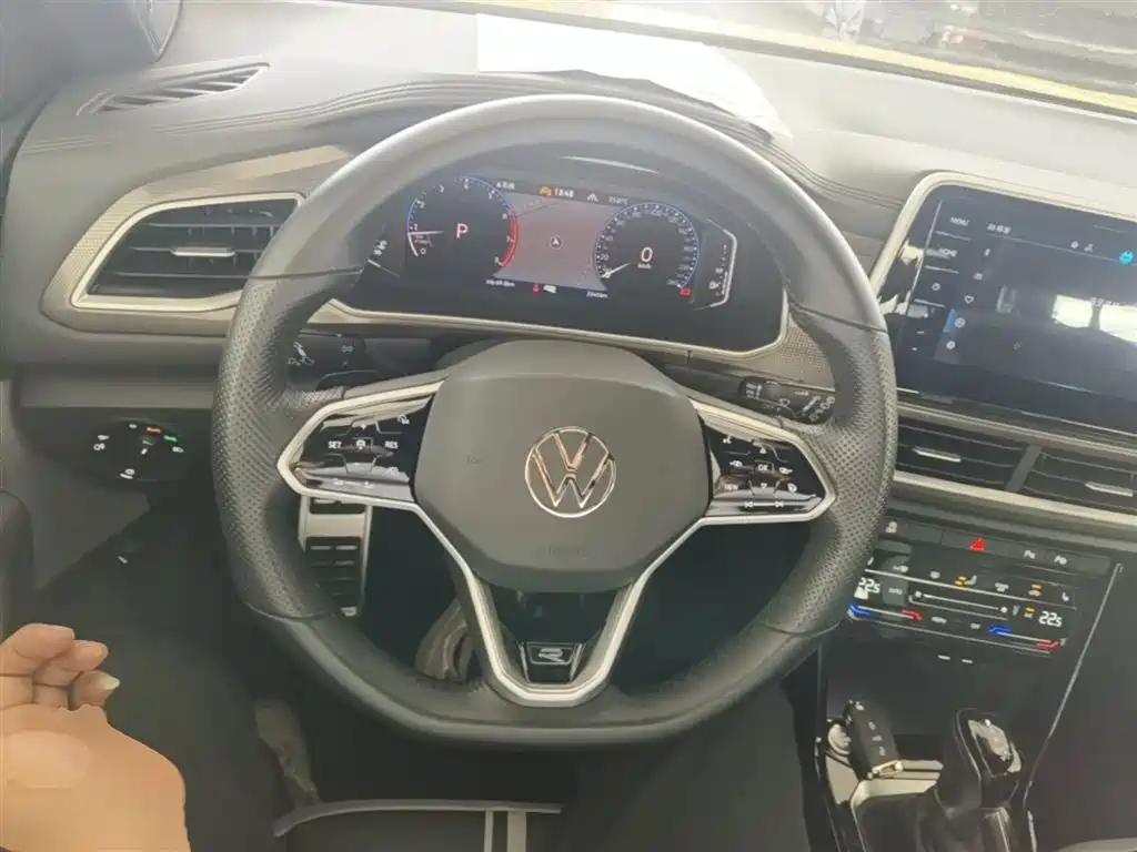 Volkswagen T-Roc 2023 — фото 11