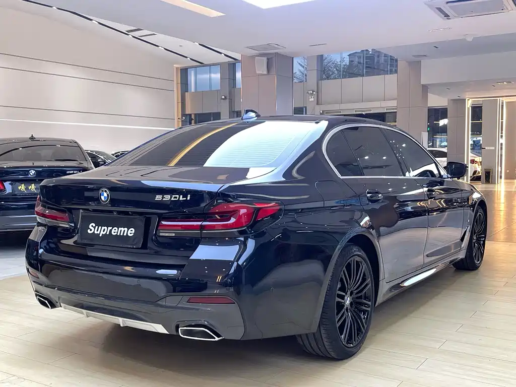 BMW 5 Series 2021 — фото 11