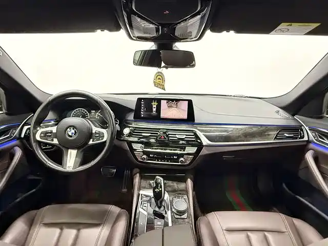BMW 5 Series 2019 — фото 8
