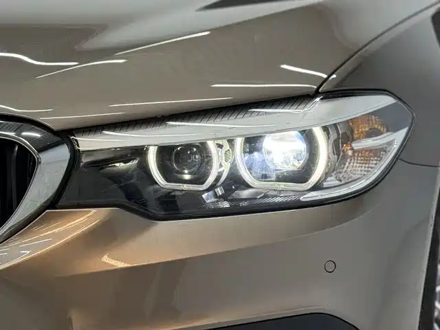 BMW 5 Series 2019 — фото 15