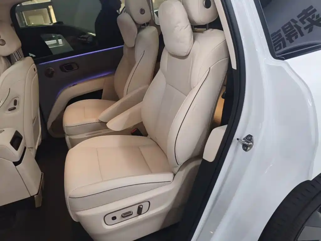 Li Auto i8 2025 — фото 17