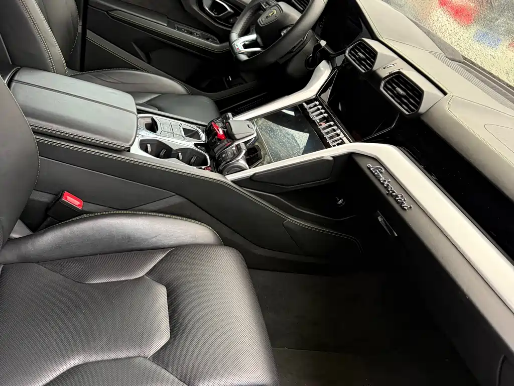 Lamborghini Urus 2020 — фото 10