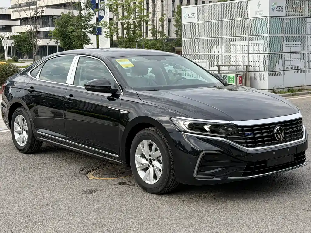 Volkswagen Passat PHEV 2026