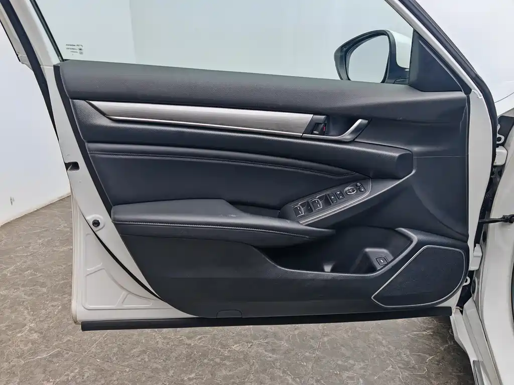 Honda Accord 2023 — фото 28