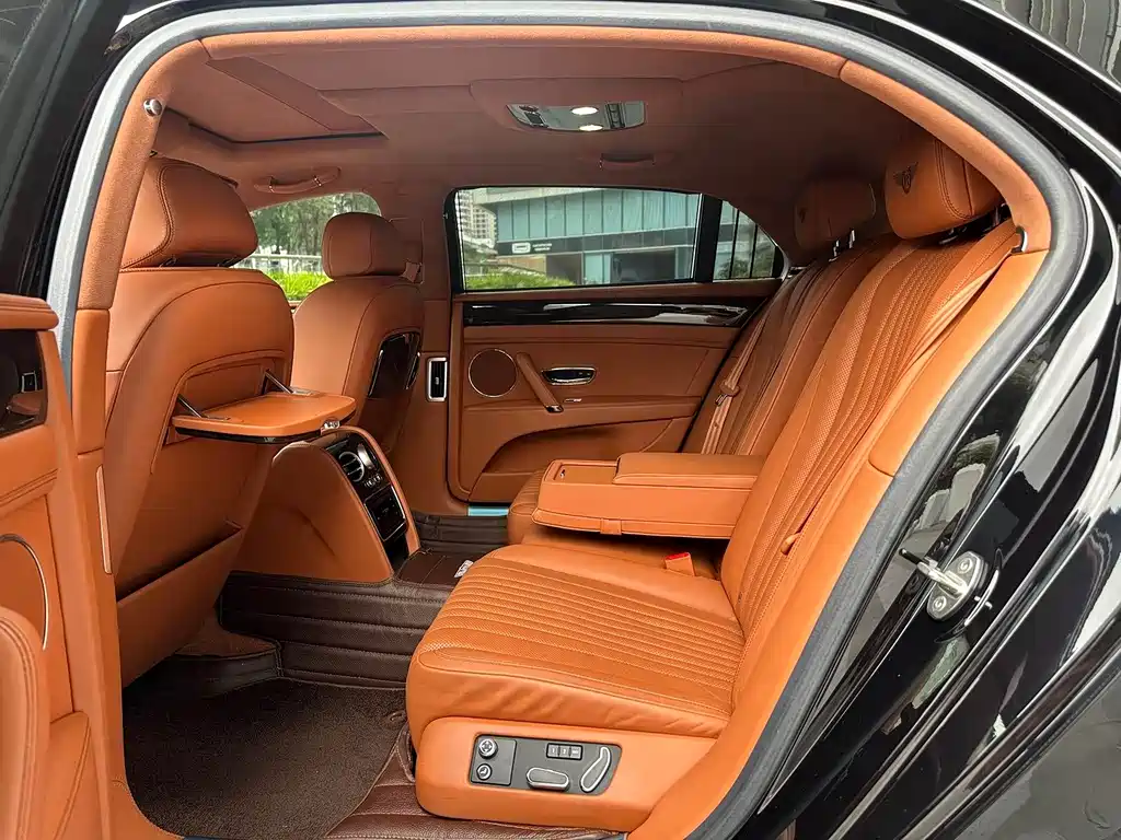 Bentley Flying Spur 2018 — фото 9