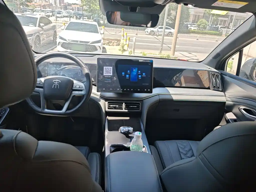 BYD L DM-i 2025 — фото 10