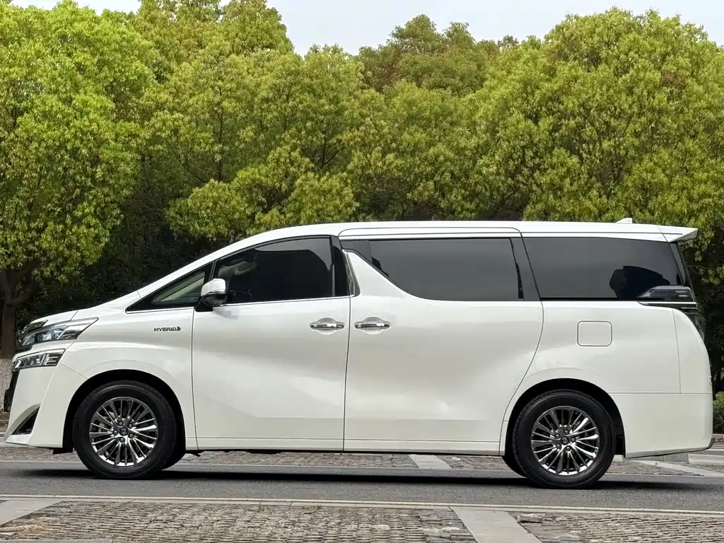 Toyota Vellfire 2023 — фото 6