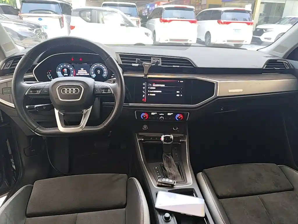 Audi Q3 2020 — фото 10