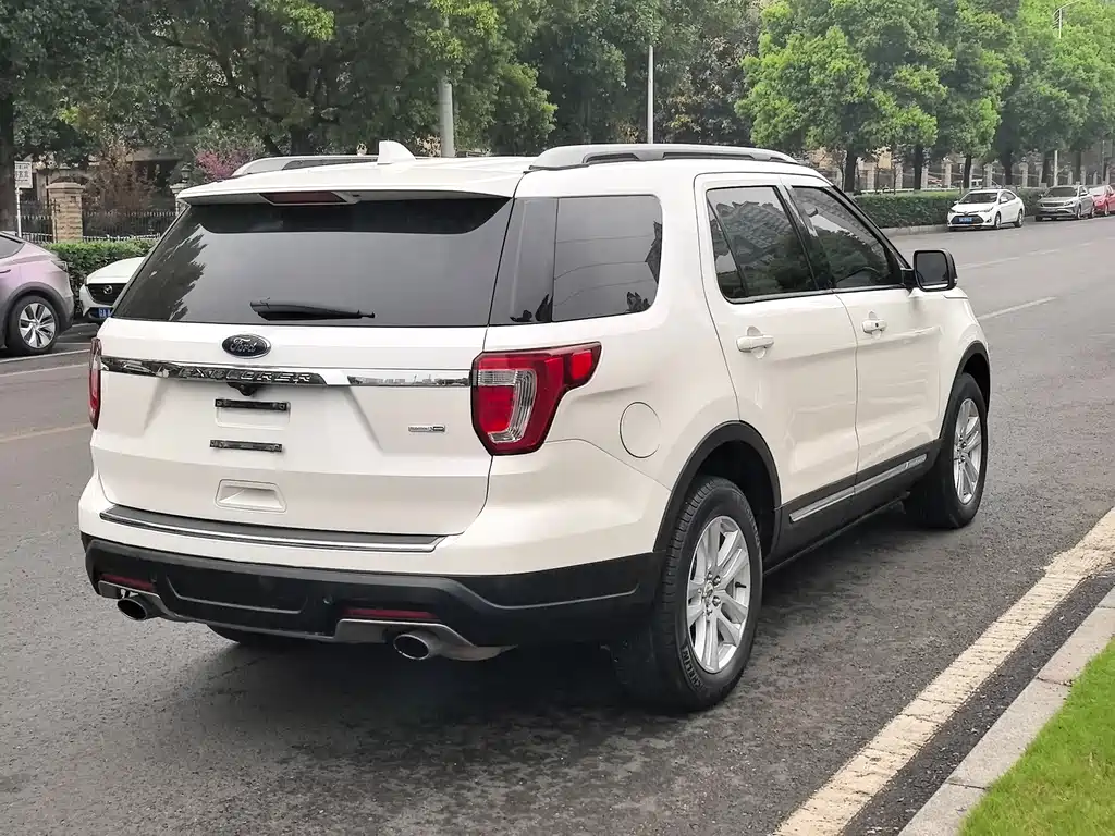 Ford Explorer 2019 — фото 9