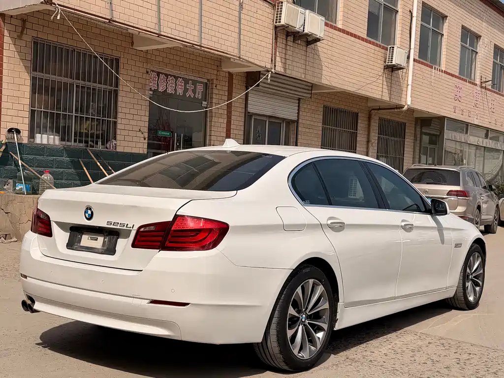 BMW 5 Series 2012 — фото 6