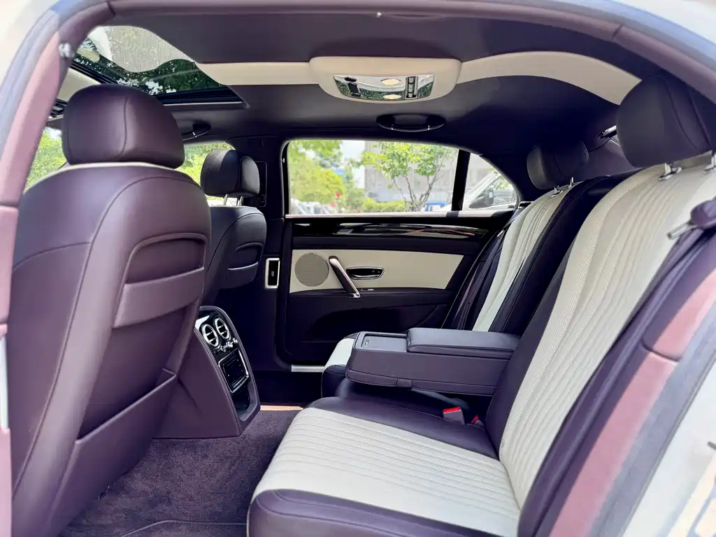 Bentley Flying Spur 2020 — фото 15