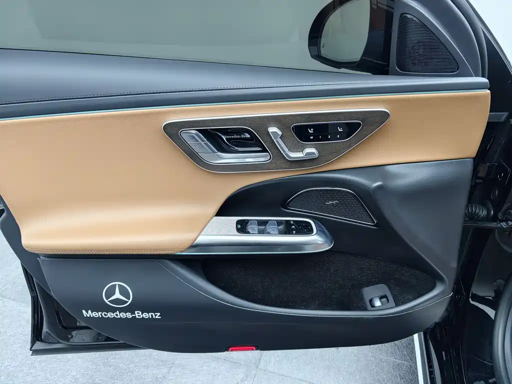 Mercedes-Benz E-Class 2025 — фото 16