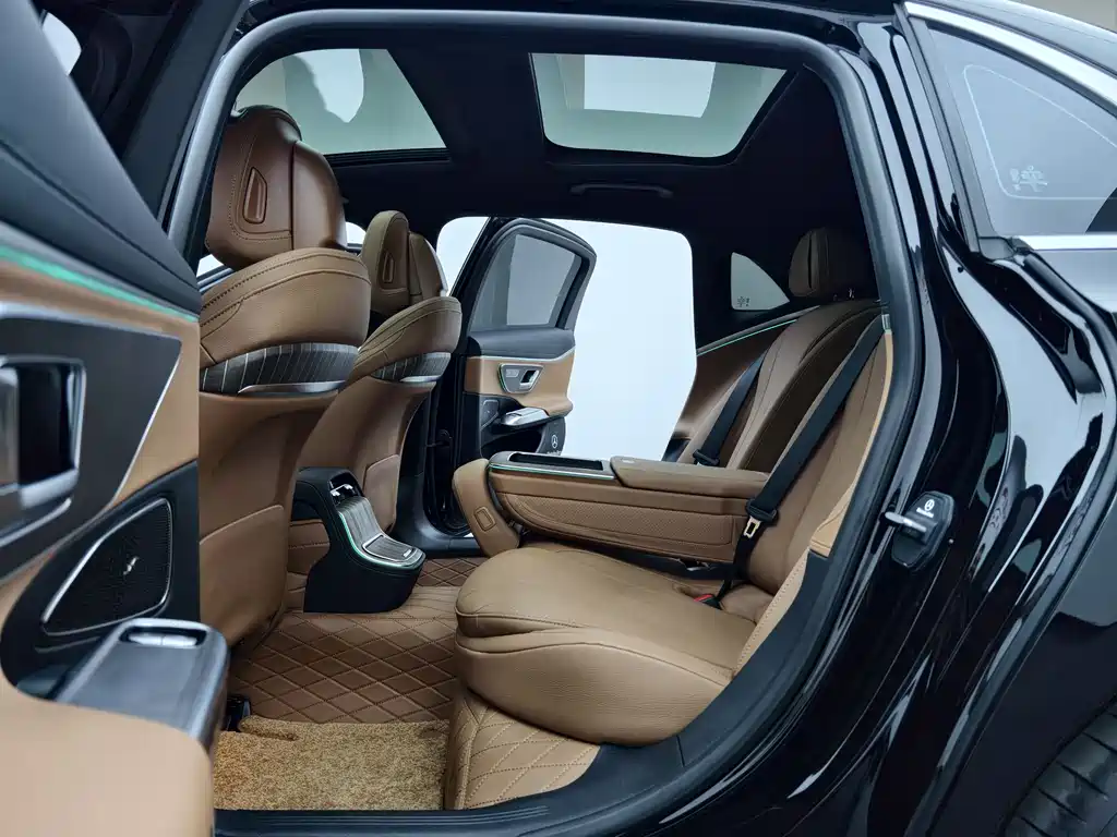 Mercedes-Benz E-Class 2025 — фото 18