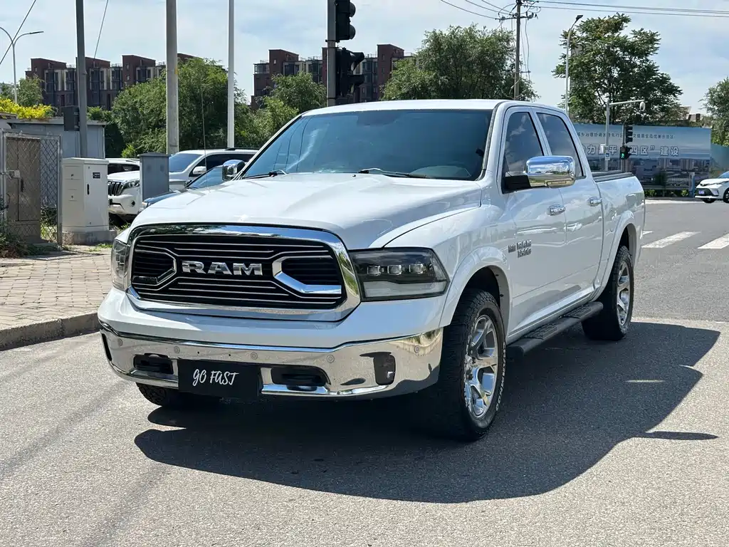 RAM Trucks 2015 — фото 1