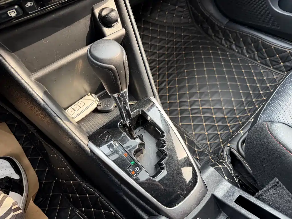Toyota Yaris L 2021 — фото 12