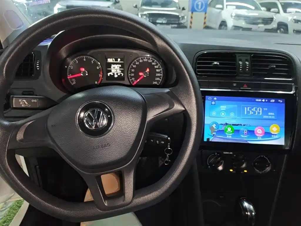 Volkswagen Polo 2017 — фото 10
