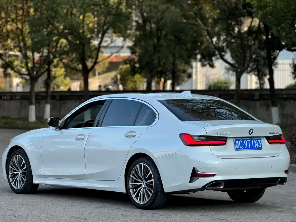 BMW 3 Series 2019 — фото 3
