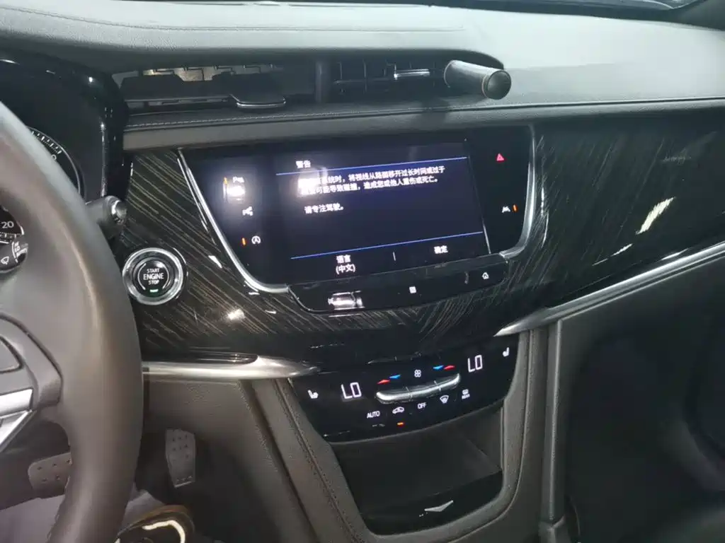 Cadillac XT6 2020 — фото 13
