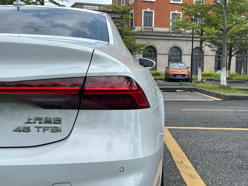 Audi A7L 2023 — фото 9