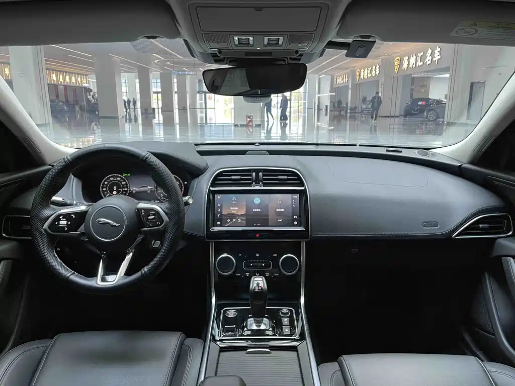 Jaguar XEL 2023 — фото 14