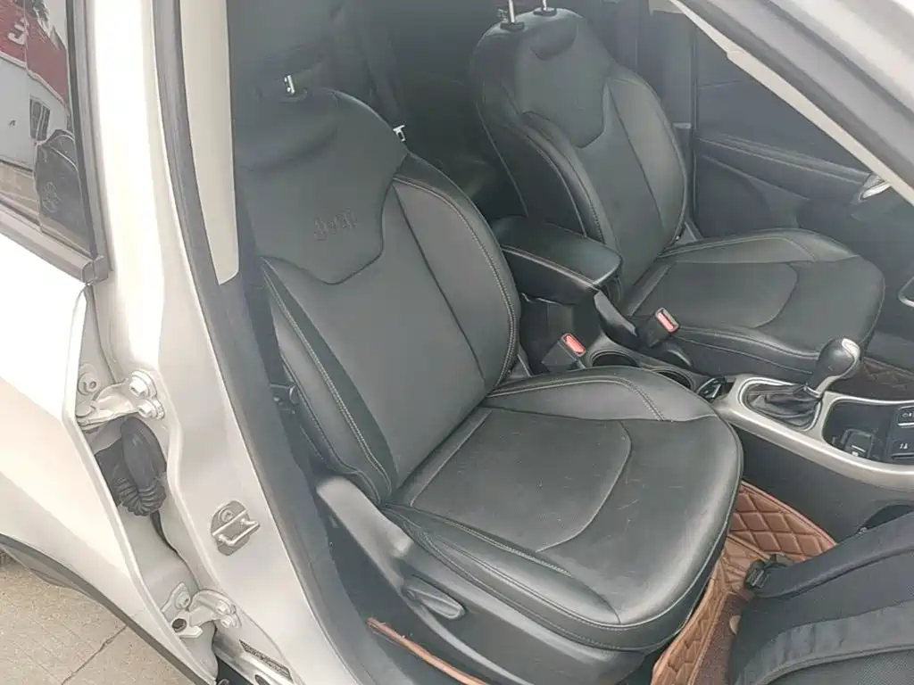 Jeep Compass 2020 — фото 25