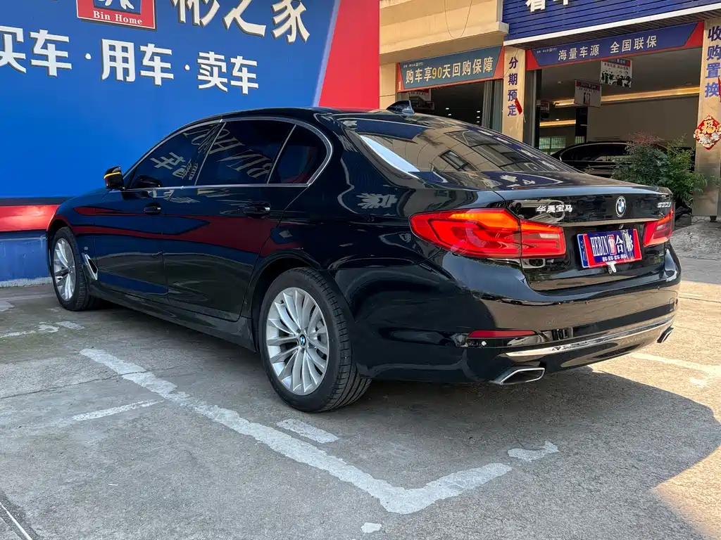 BMW 5 Series 2019 — фото 20