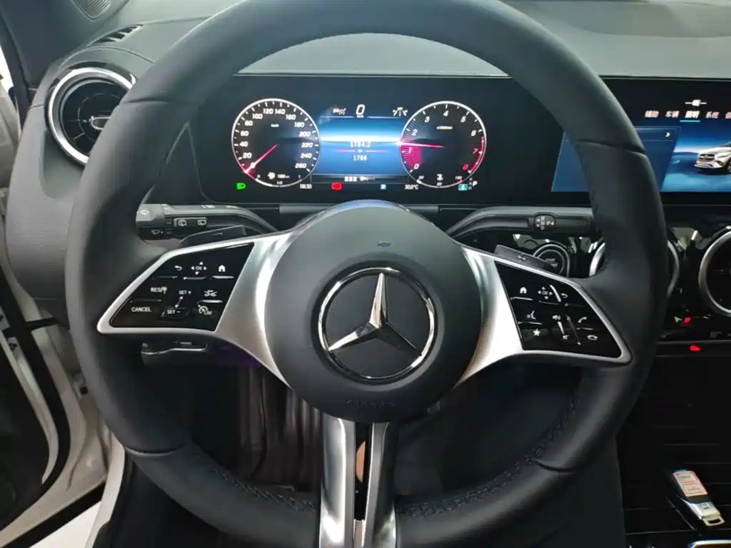 Mercedes-Benz GLA 2025 — фото 11