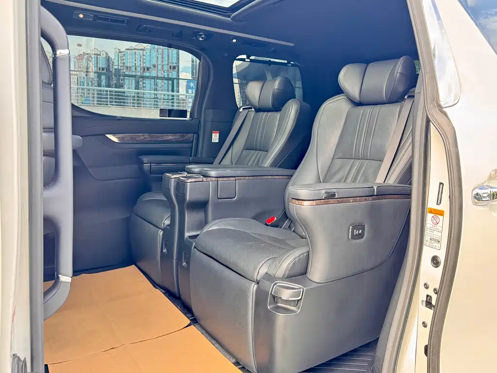 Toyota Alphard 2022 — фото 8