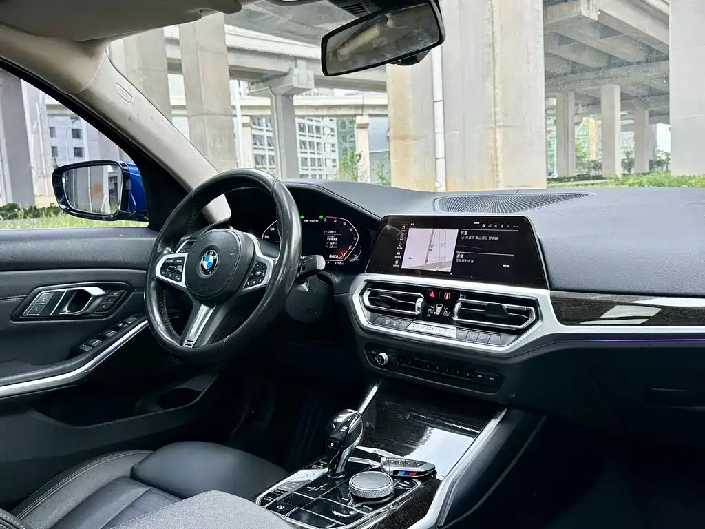 BMW 3 Series 2019 — фото 17