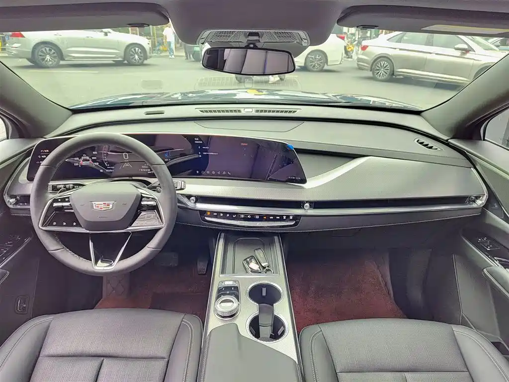 Cadillac XT5 2025 — фото 10