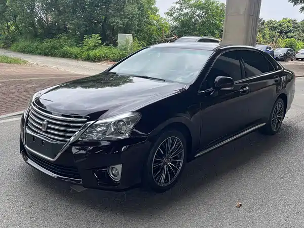 Toyota Crown 2012