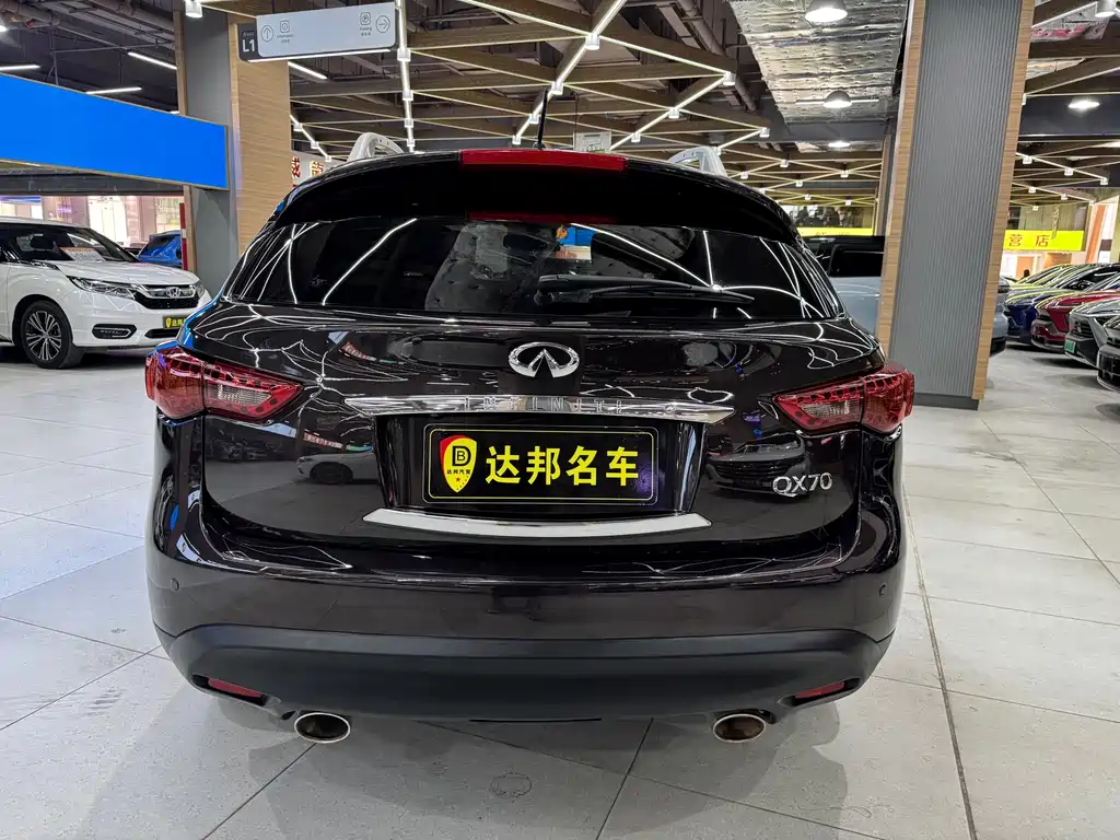Infiniti QX70 2015 — фото 18