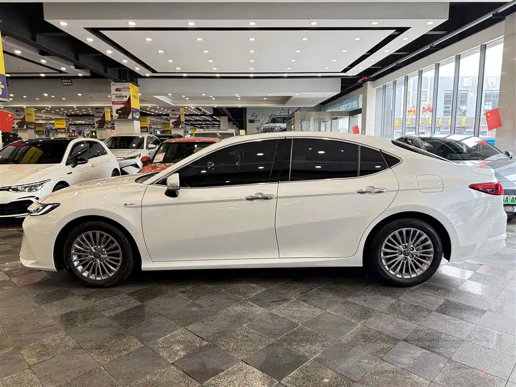 Toyota Camry 2025 — фото 11