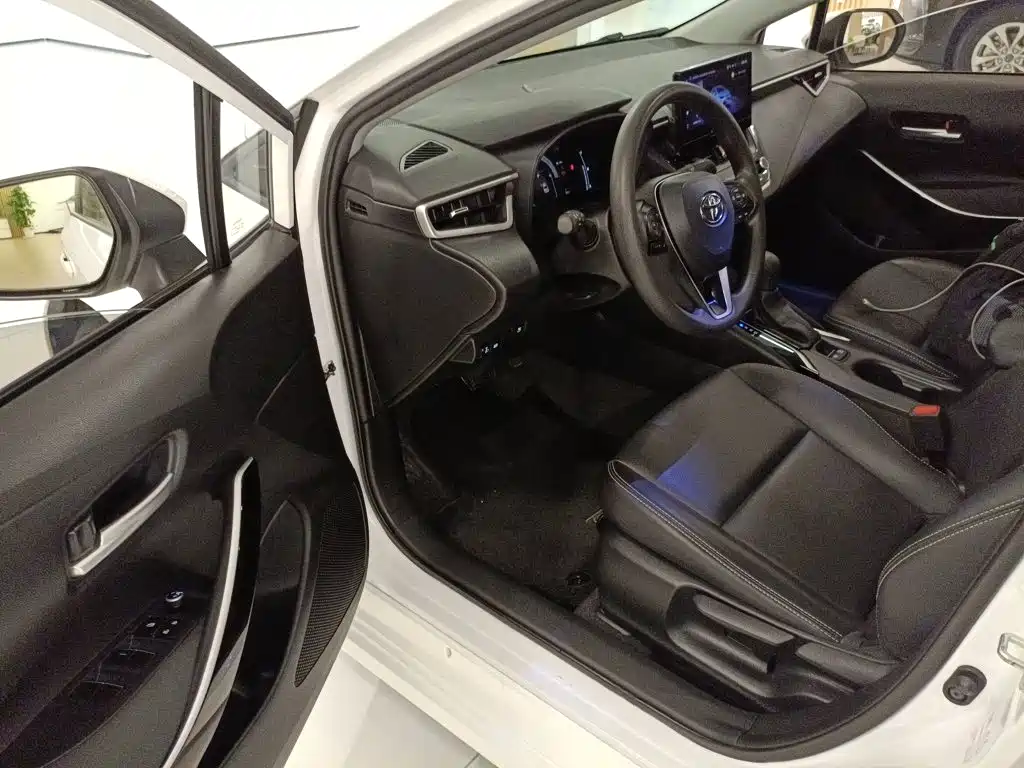 Toyota Corolla 2023 — фото 13