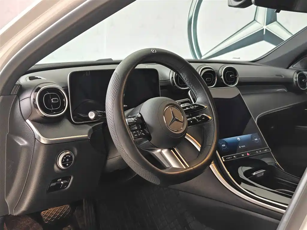 Mercedes-Benz C-Class 2025 — фото 6