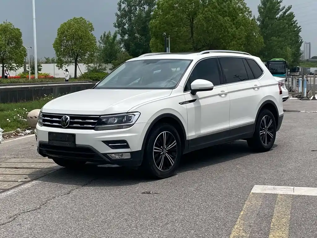 Volkswagen Tiguan L 2021 — фото 1