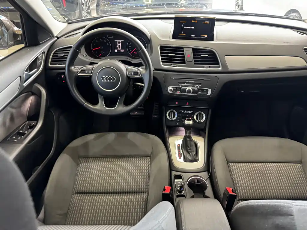 Audi Q3 2016 — фото 12